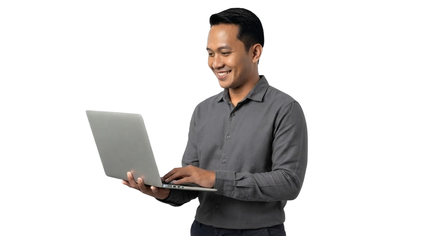 Pakar NoLimit tersenyum sambil memegang laptop